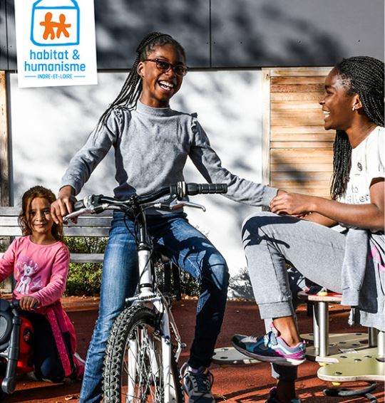 affiche officielle de l'exposition de photographies Habitat et humanisme