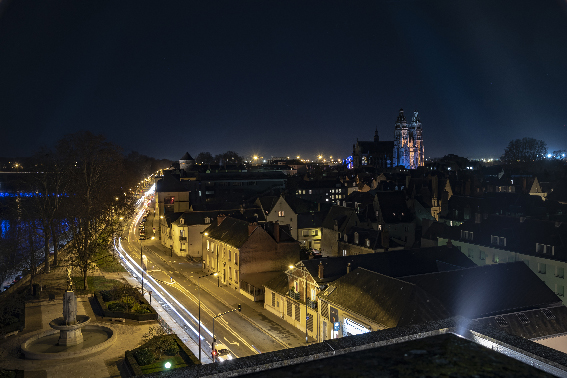 vue de tours la nuit