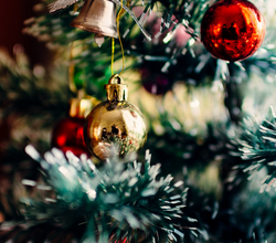 sapin et boules de noël
